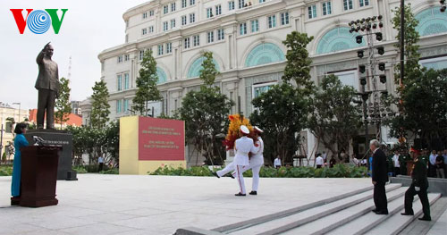 ພິທີເປີດສະຫຼອງອະນຸສາວະລີປະທານໂຮ່ຈີມິນຢູ່ນະຄອນໂຮ່ຈີມິນ